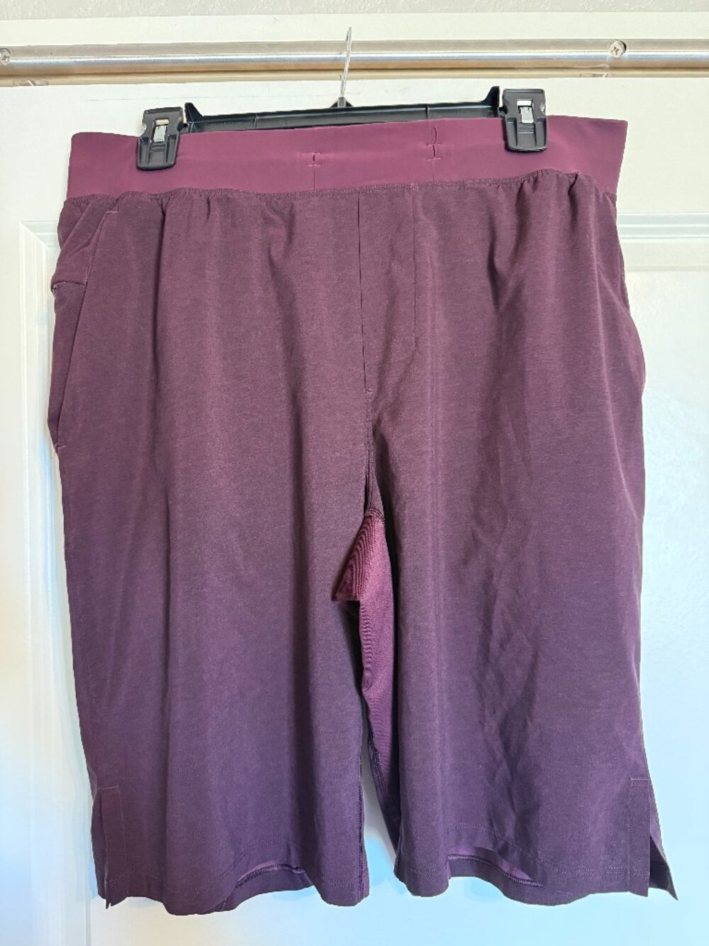 Lululemon Men's T.H.E. Linerless Athletic Shorts Size Large Plum Cassis